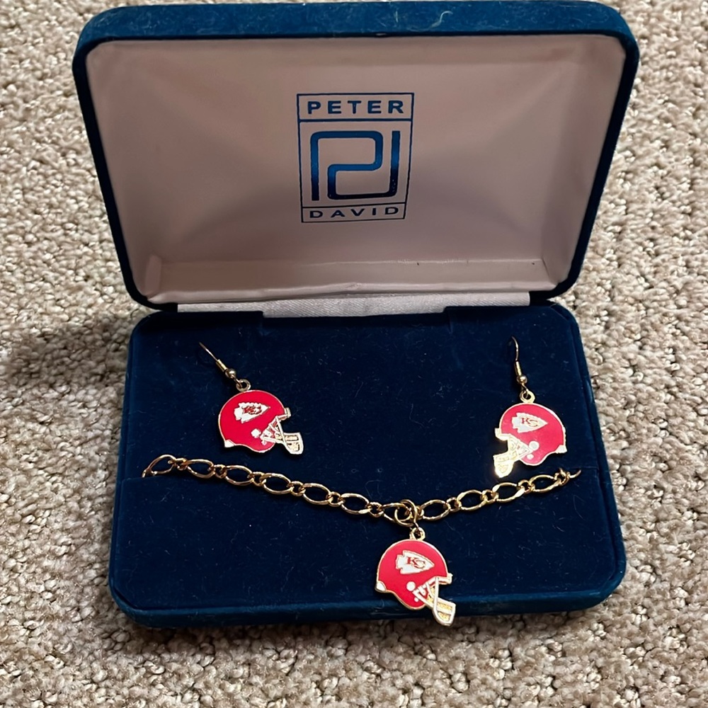 vintage chiefs earrings and necklace